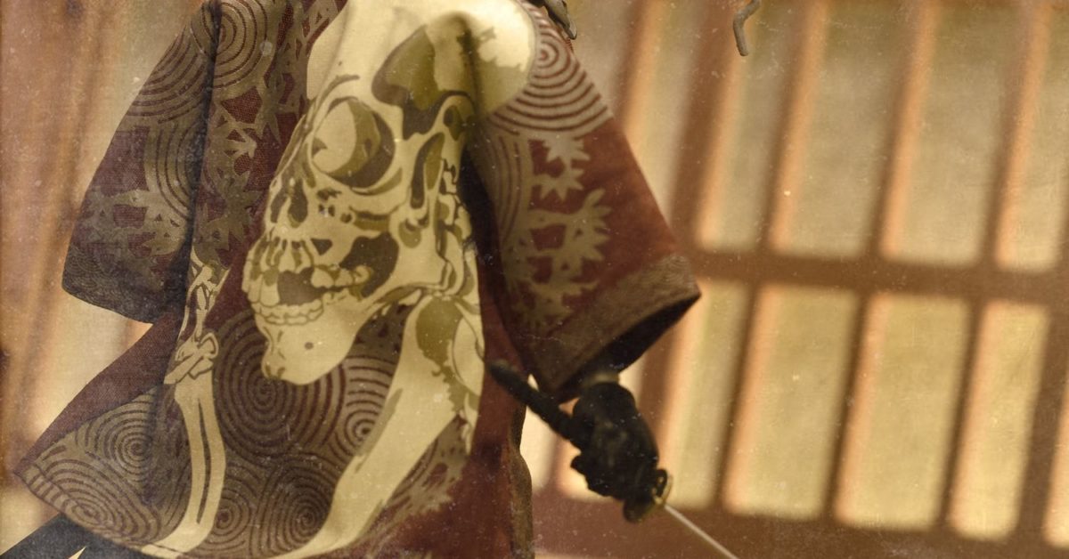 Gomez: Lone Roach and Grub Get a One:12 Figure from Mezco Toyz